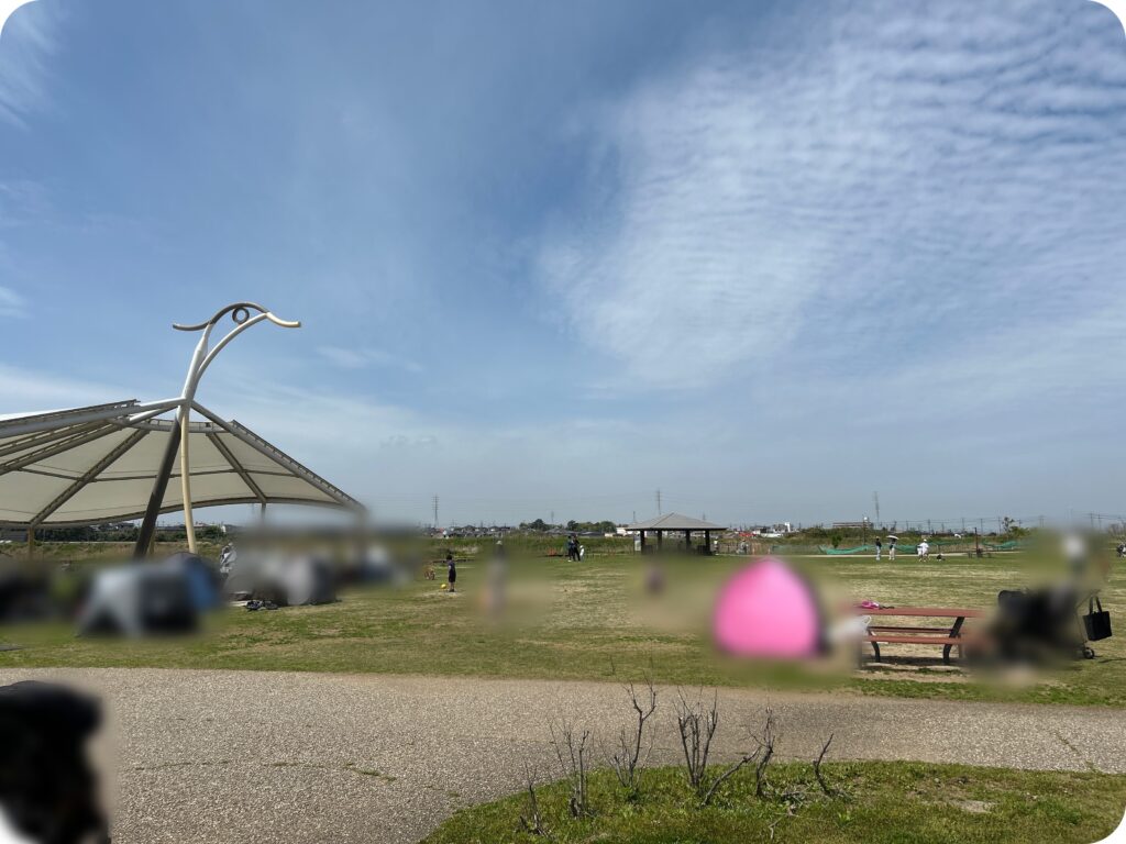安城市・碧南市：油ヶ淵公園（安城市側）屋根スペース。テントに最適